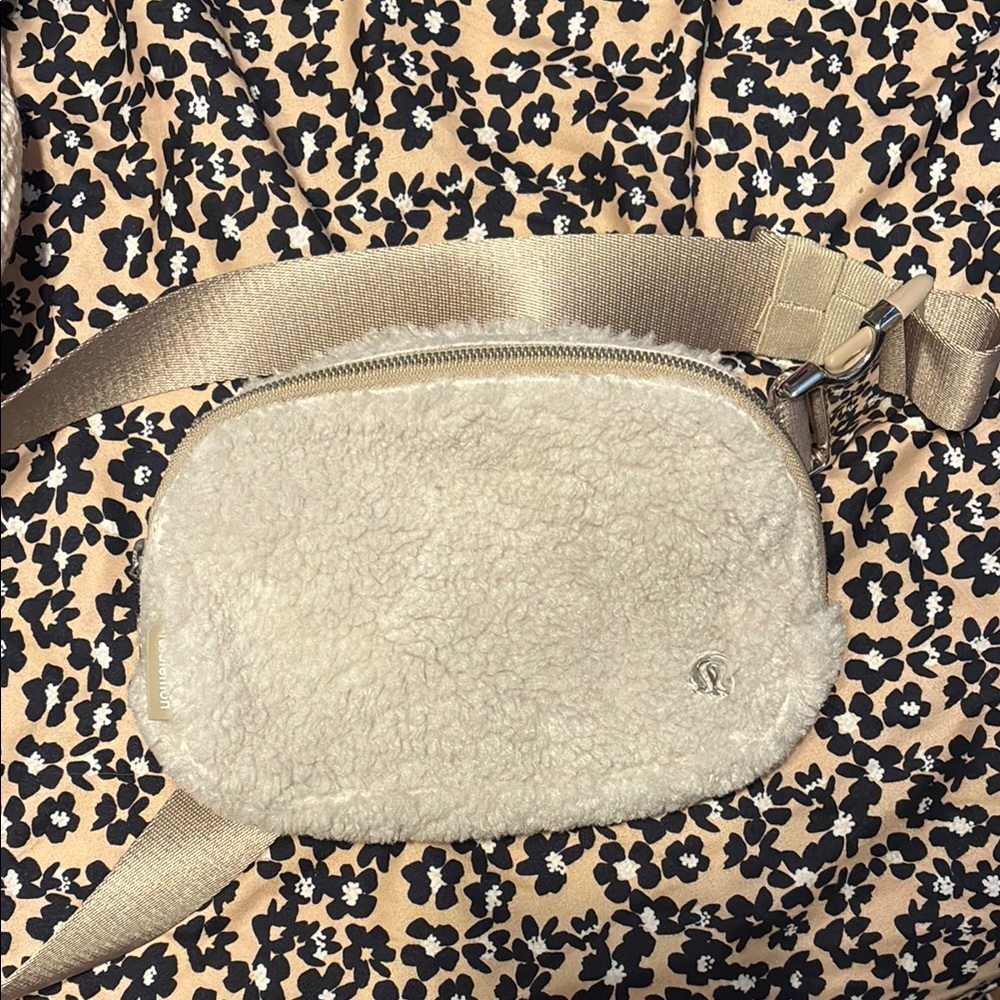 Lululemon Athletica Cream Crossbody Bag with Adjustable Strap